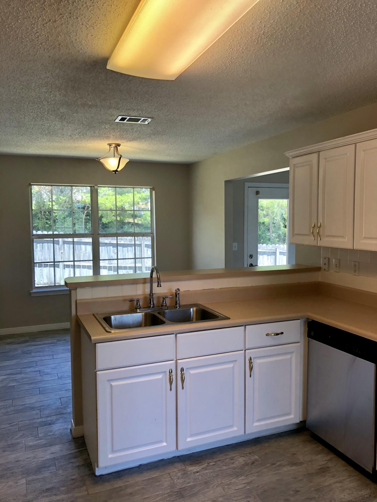 FOREST LAKE S/D - Residential Lease