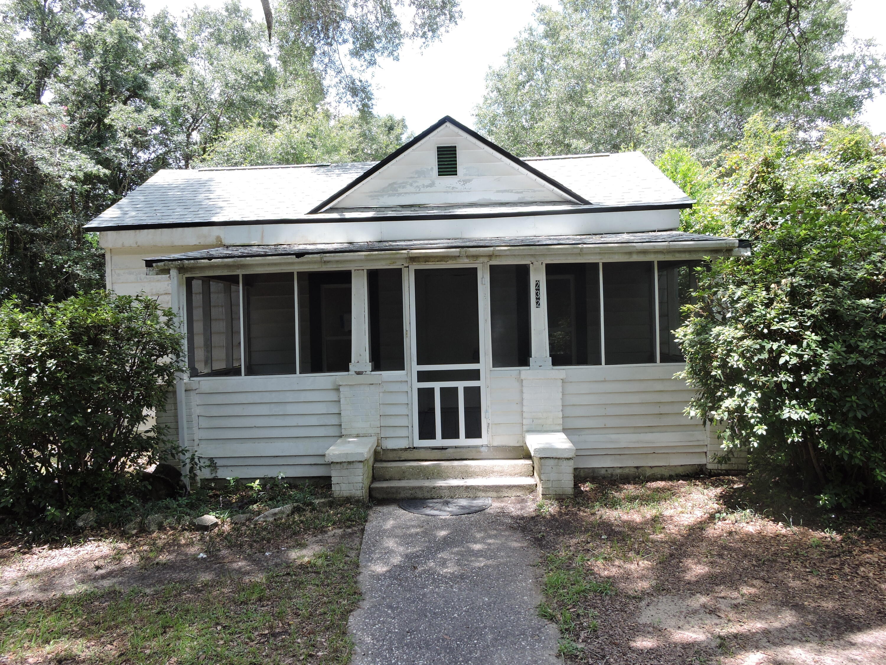 Available NOW! Recently updated and with LVP flooring and neutral paint, and updated kitchen.  This 3 bed/1bath home is conveniently located in downtown Crestview with easy access to restaurants and festivals within walking distance.  Call today for private showing!