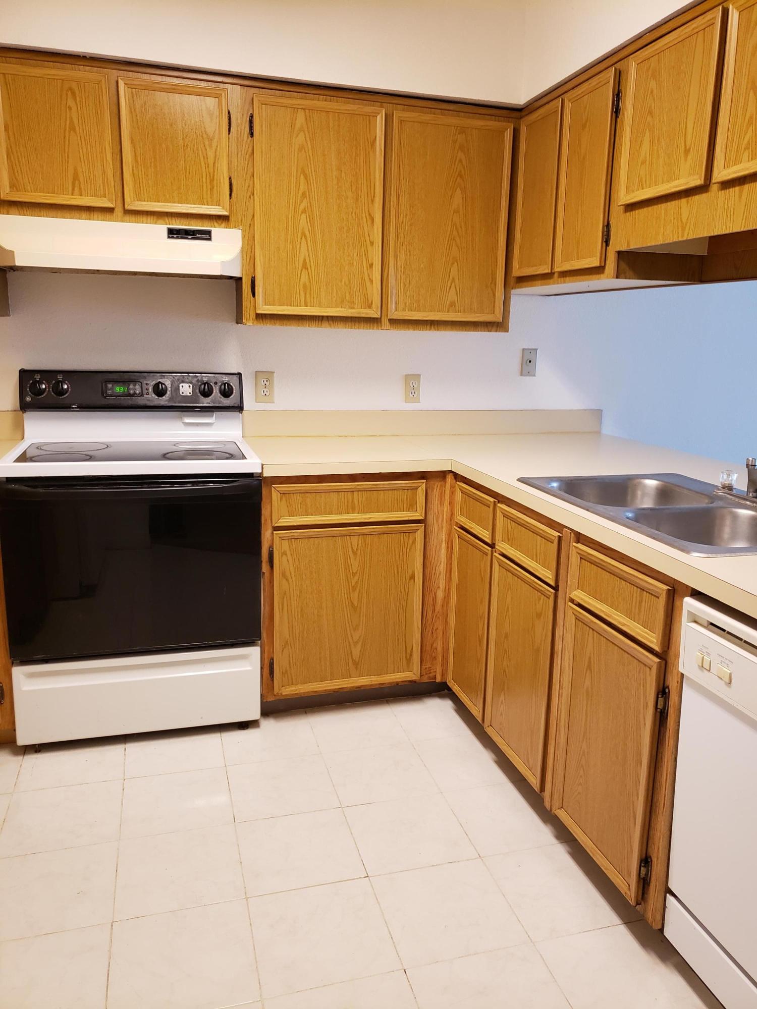 LINCOLN BAYOU - Residential Lease