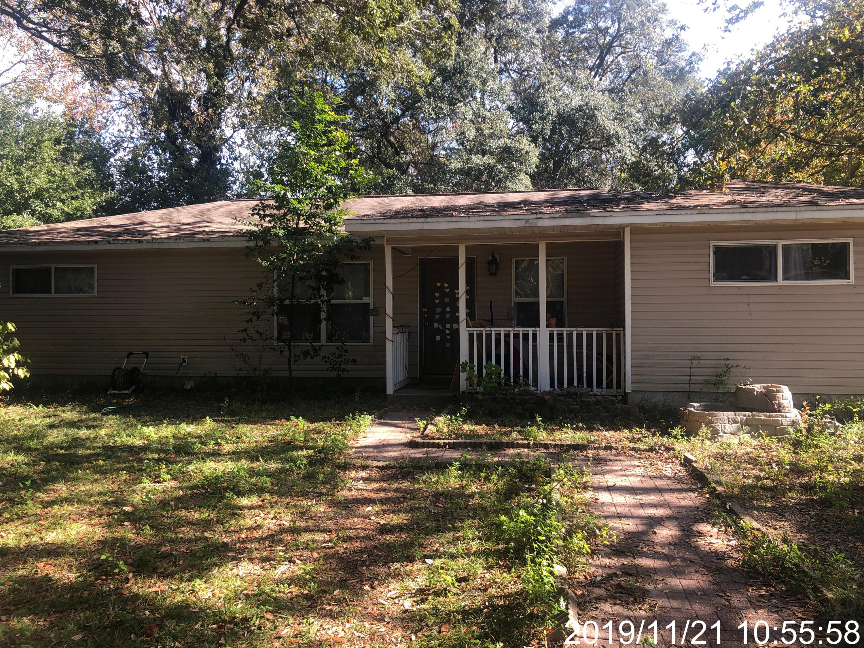 REO. List price: $149,900.00. 3 bedroom, 3 bath home with just under 1,500 square feet, centrally located in Fort Walton Beach. Custom home built in 2009 that sits on .25 acres. Search property on www.auction.com for details & pre-auction offer opportunities. Decisions may take 1 week. Contact agent or auction vendor for info. 5% or $2,500 minimum buyer's premium paid at closing. Bank of America employees, spouse or domestic partner, household members, business partners and insiders are prohibited from purchasing. If occupied property, inspections not available - sold as-is. No for sale sign. Contact with occupants is prohibited.