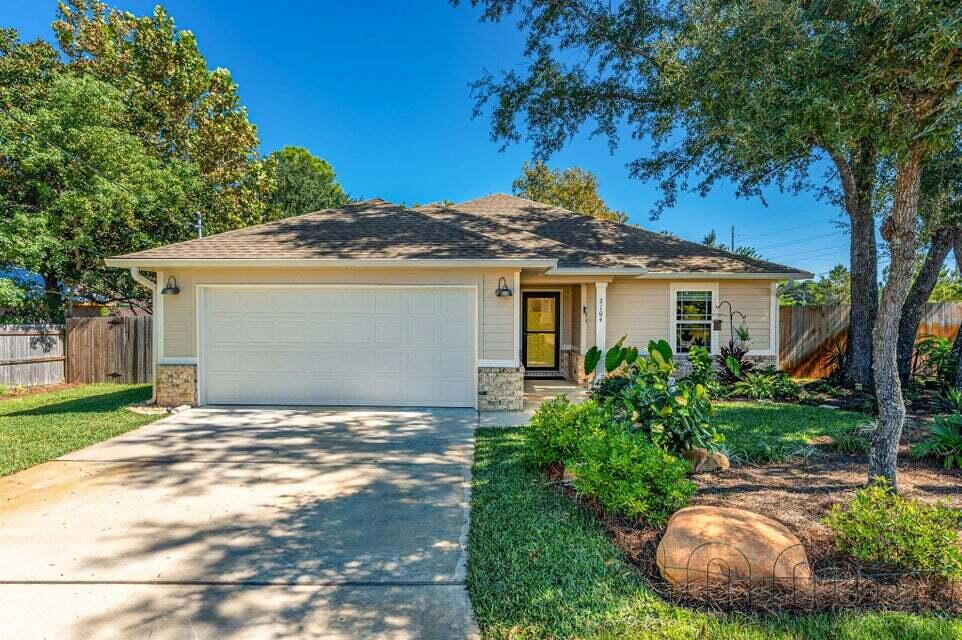 CRESCENT SHORES - Residential