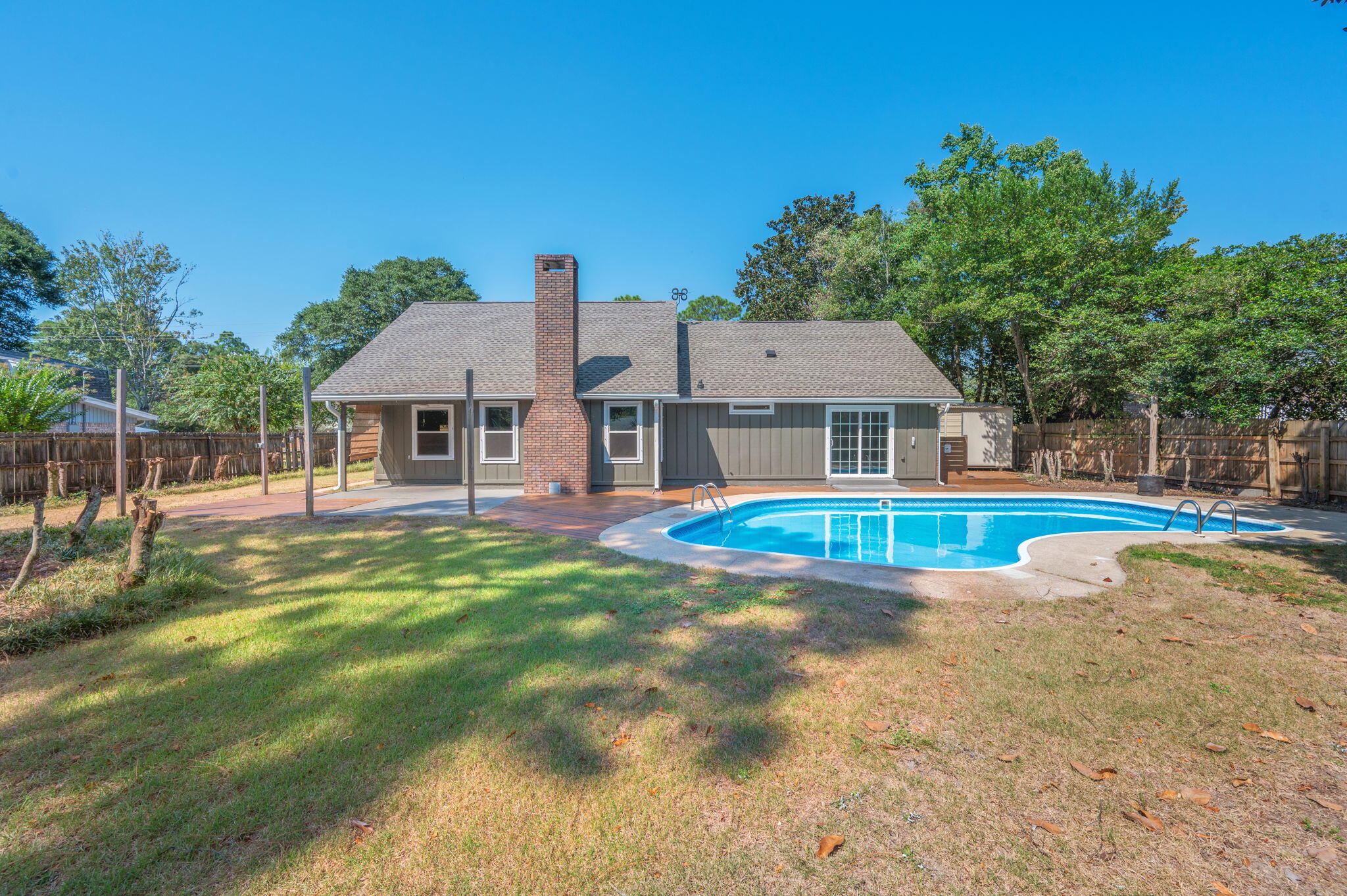COUNTRY CLUB ESTATES - Residential Lease