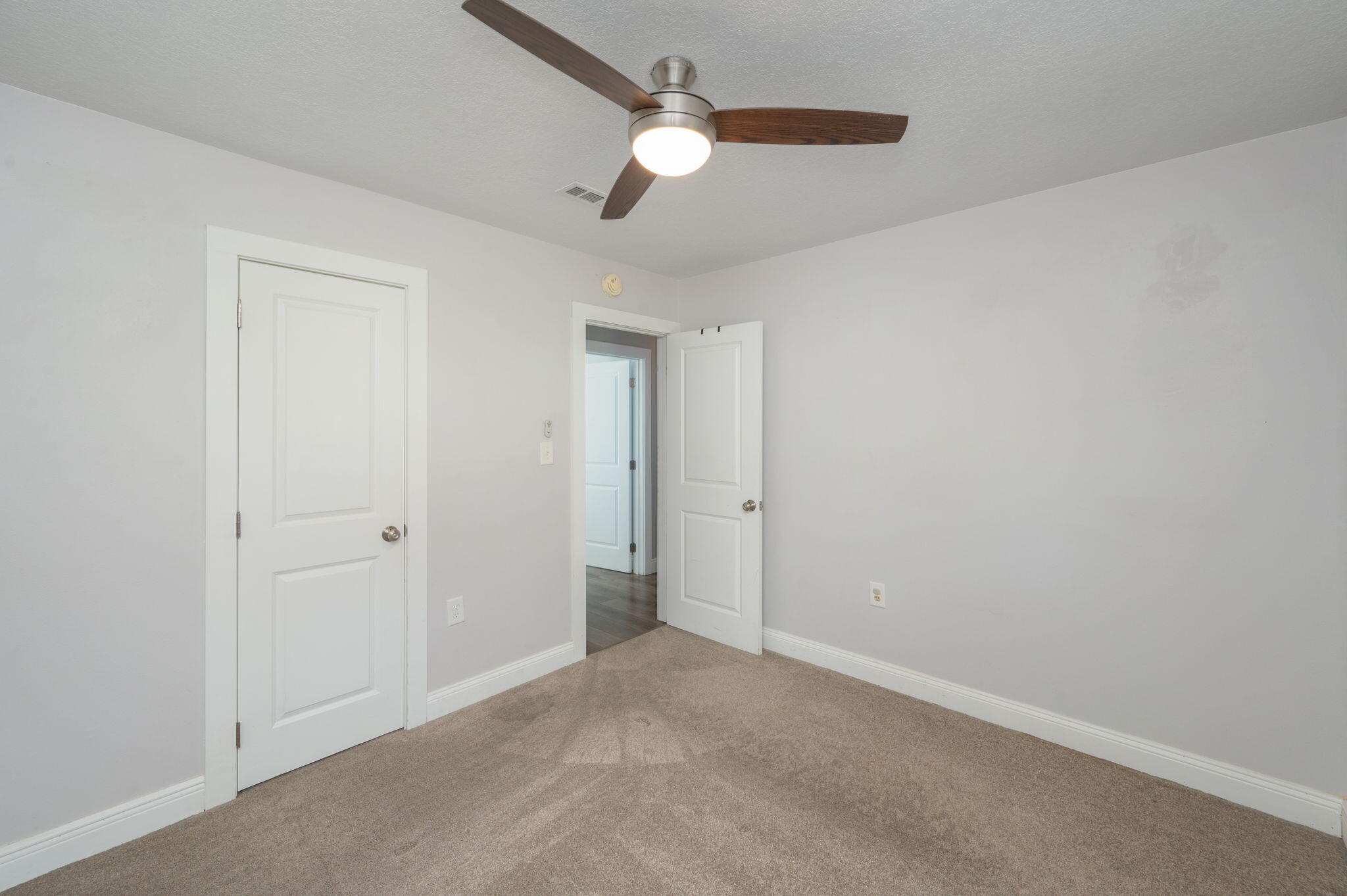 COUNTRY CLUB ESTATES - Residential Lease