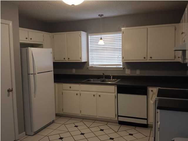 EMERALD ESTATES - Residential Lease