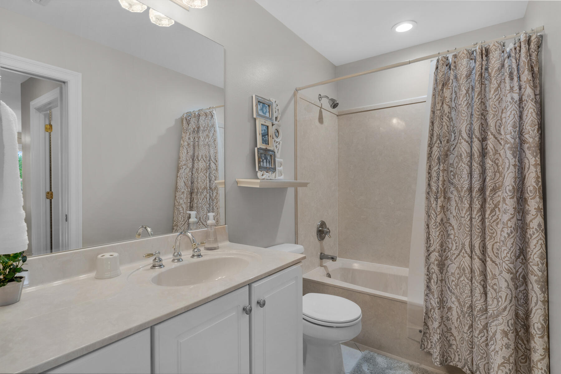 Lafitte Crescent - Residential