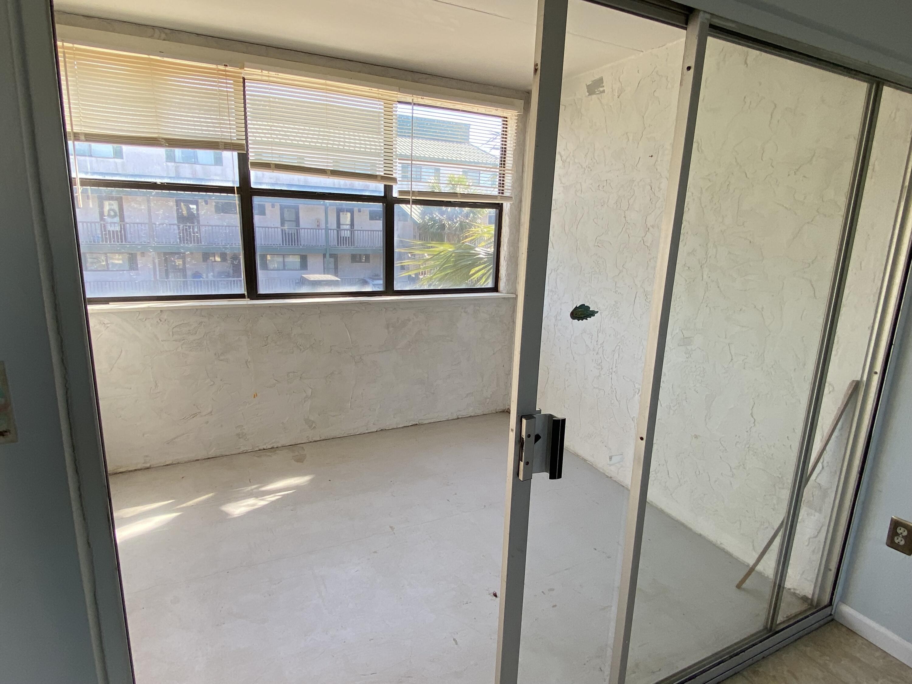 SEA PALM 2 CONDO - Residential Lease