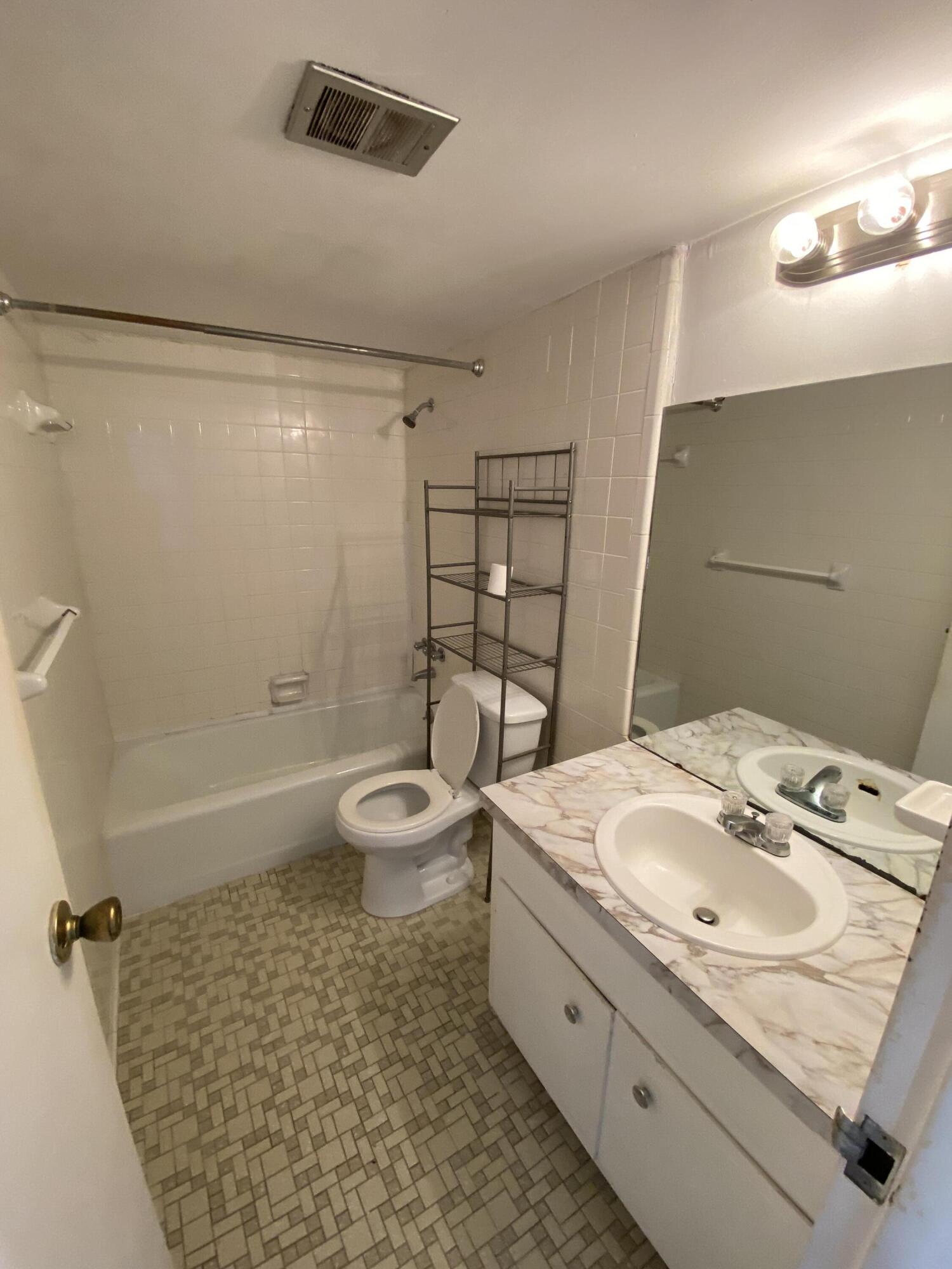 SEA PALM 2 CONDO - Residential Lease