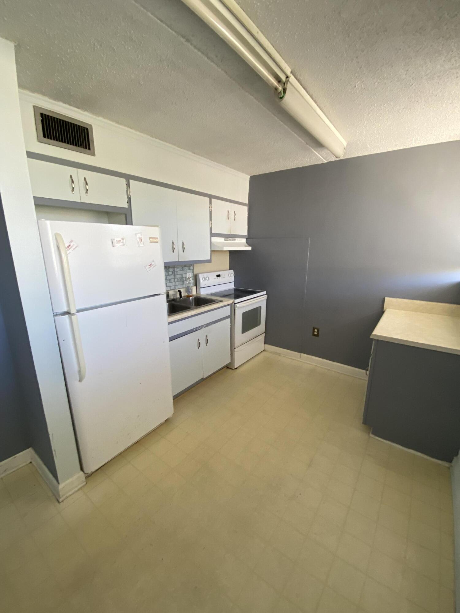 SEA PALM 2 CONDO - Residential Lease