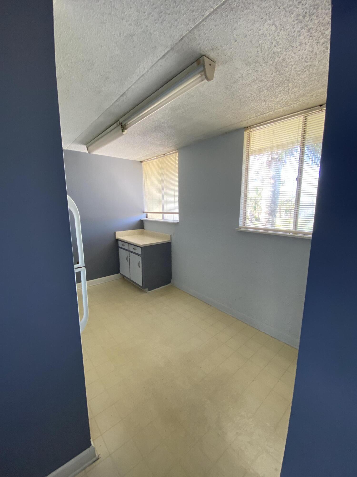 SEA PALM 2 CONDO - Residential Lease