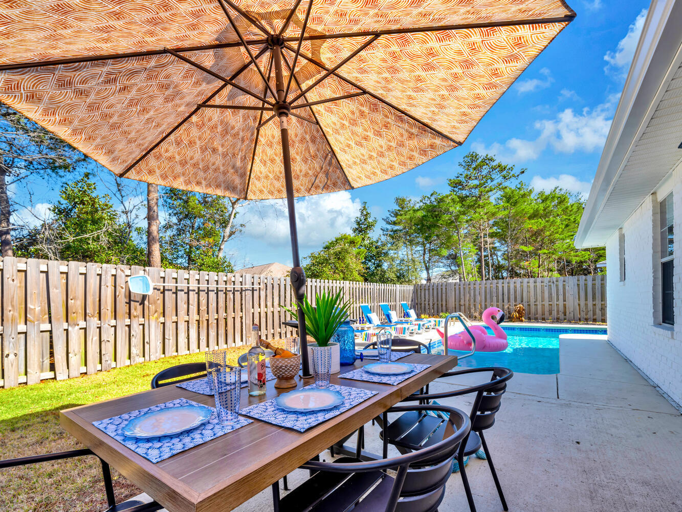 PARADISE RETREAT - Residential