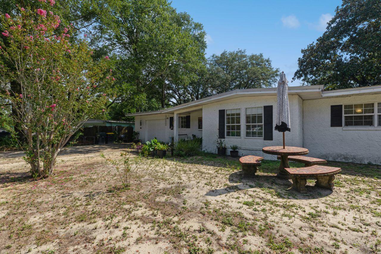 ELLIOTTS POINT - Residential