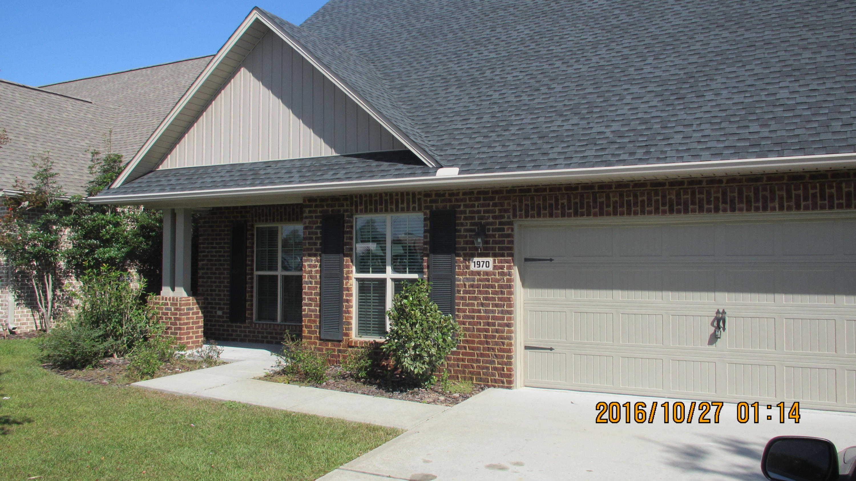 RENT SPEICAL! Like new home in Soundside Moorings. Granite counters and stainless steel applicances in the kitchen. The neighborhood is waterfront and there is deeded water access. Home has a fenced in yard and is pet friendly for up to 2 50lb dogs
