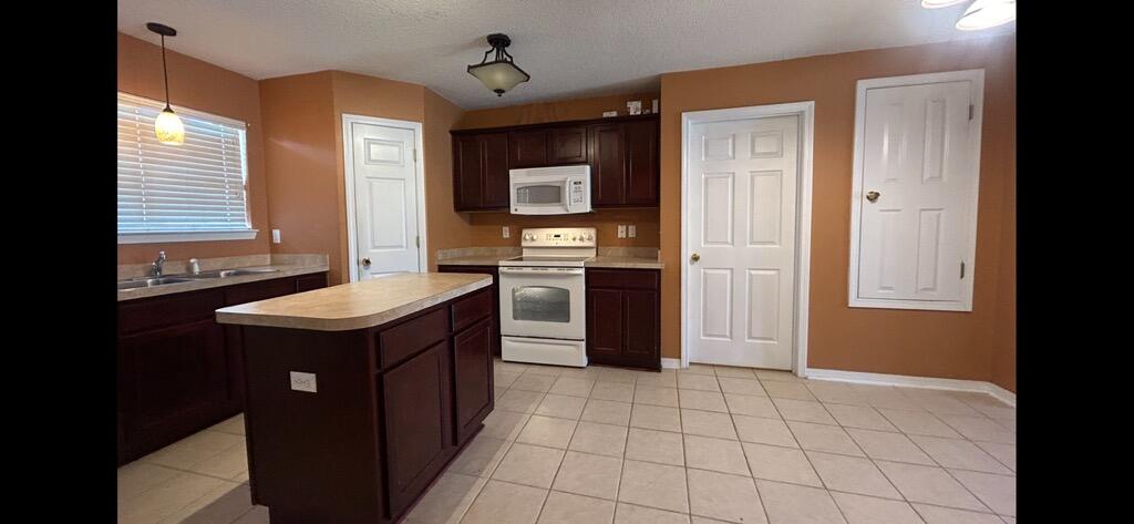REDSTONE ESTATES - Residential Lease