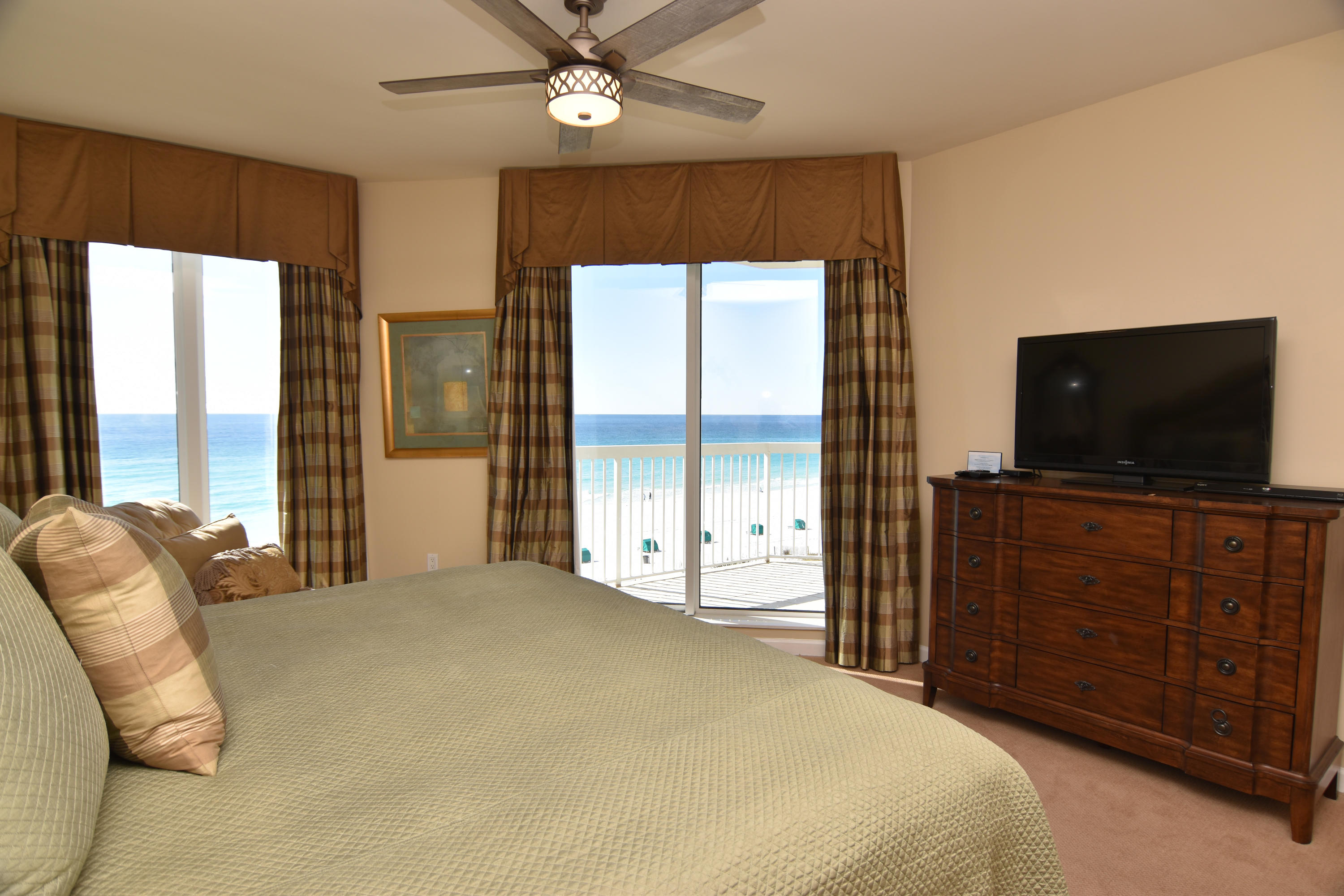 SILVER BEACH TOWERS - Residential