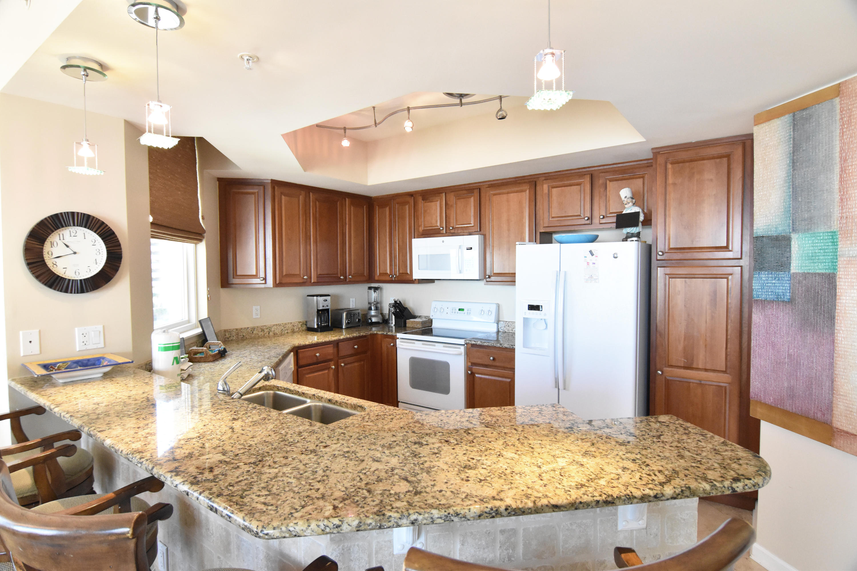 SILVER BEACH TOWERS - Residential