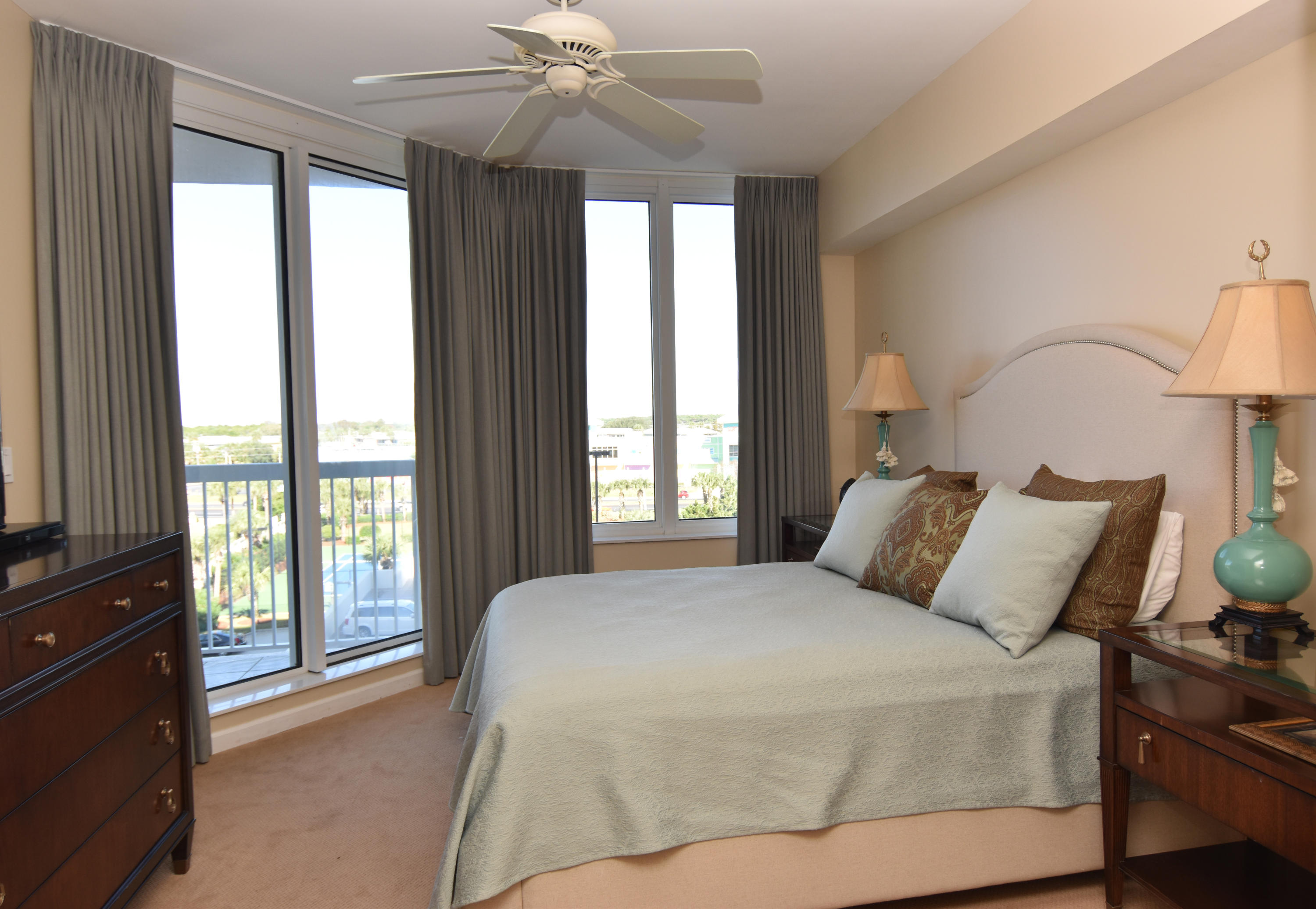 SILVER BEACH TOWERS - Residential