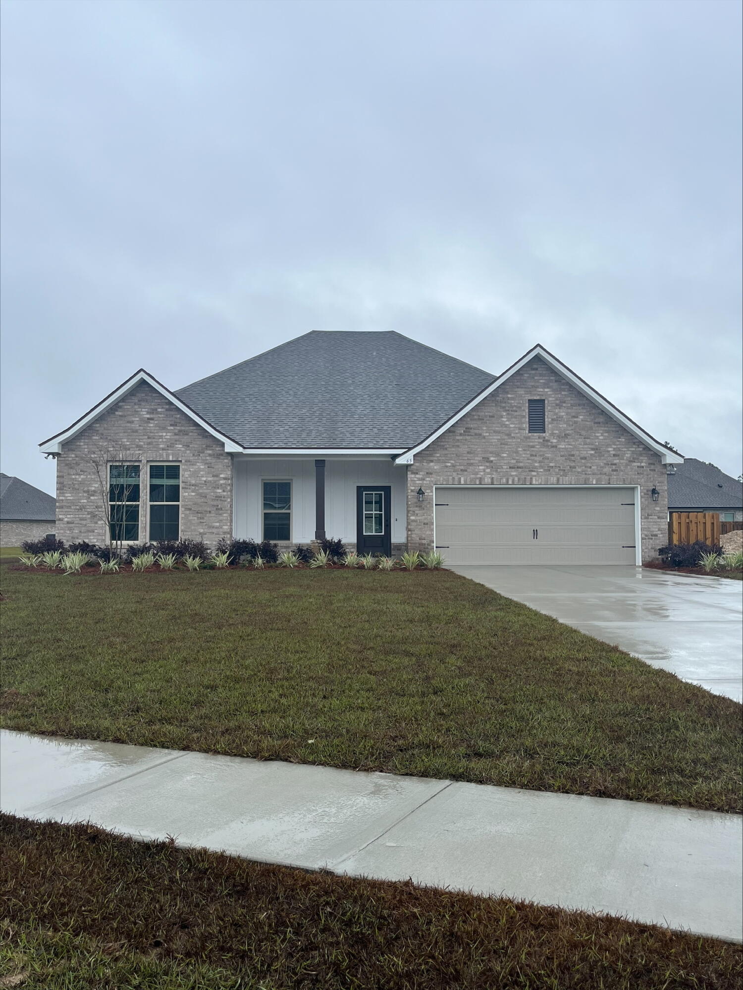 Awesome builder rate plus FREE refrigerator. Restrictions apply.	

Located on a corner lot, the COMSTOCK III G in Starburst at Hammock Bay community offers a 4BR, 2BA, open and split design. Upgrades added (list attached).  Features: double vanity, garden tub, separate custom tiled shower, and walk-in closet in master suite, kitchen island, walk-in pantry, boot bench in mudroom, covered porches, crown molding, recessed lighting, framed mirrors, smart connect WIFI thermostat, smoke/carbon monoxide detectors, landscaping package, architectural 30-year shingles, flood lights, and more!
Energy Efficient Features: water heater, kitchen appliance package, vinyl low E windows, and more! Energy Star Partner.