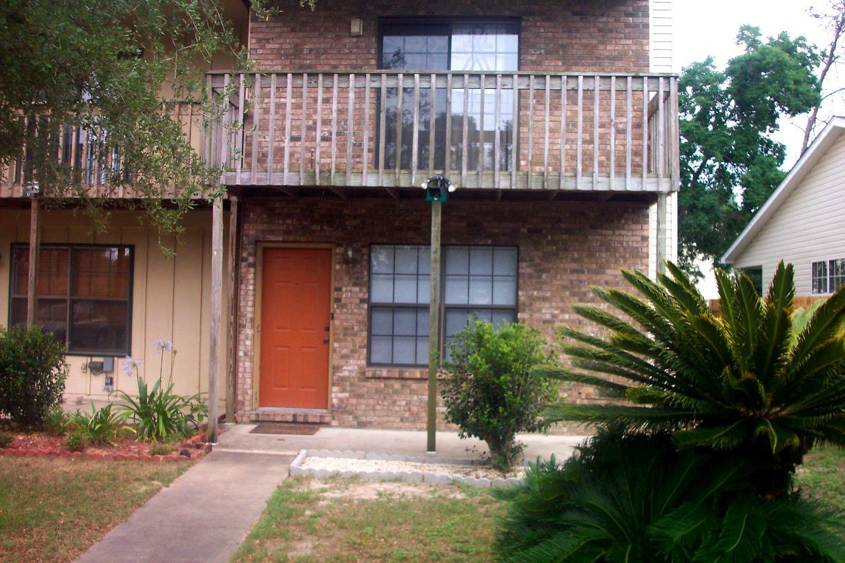 End unit townhome with fireplace, wood deck, covered front porch and fenced yard. Half bath downstairs and wood burning fireplace; dining/kitchen combination. Each bedroom has it's own full bath. One 2nd floor bedroom has covered balcony. Small pet allowed with non-ref pet fee. Available November 1st, 2018.