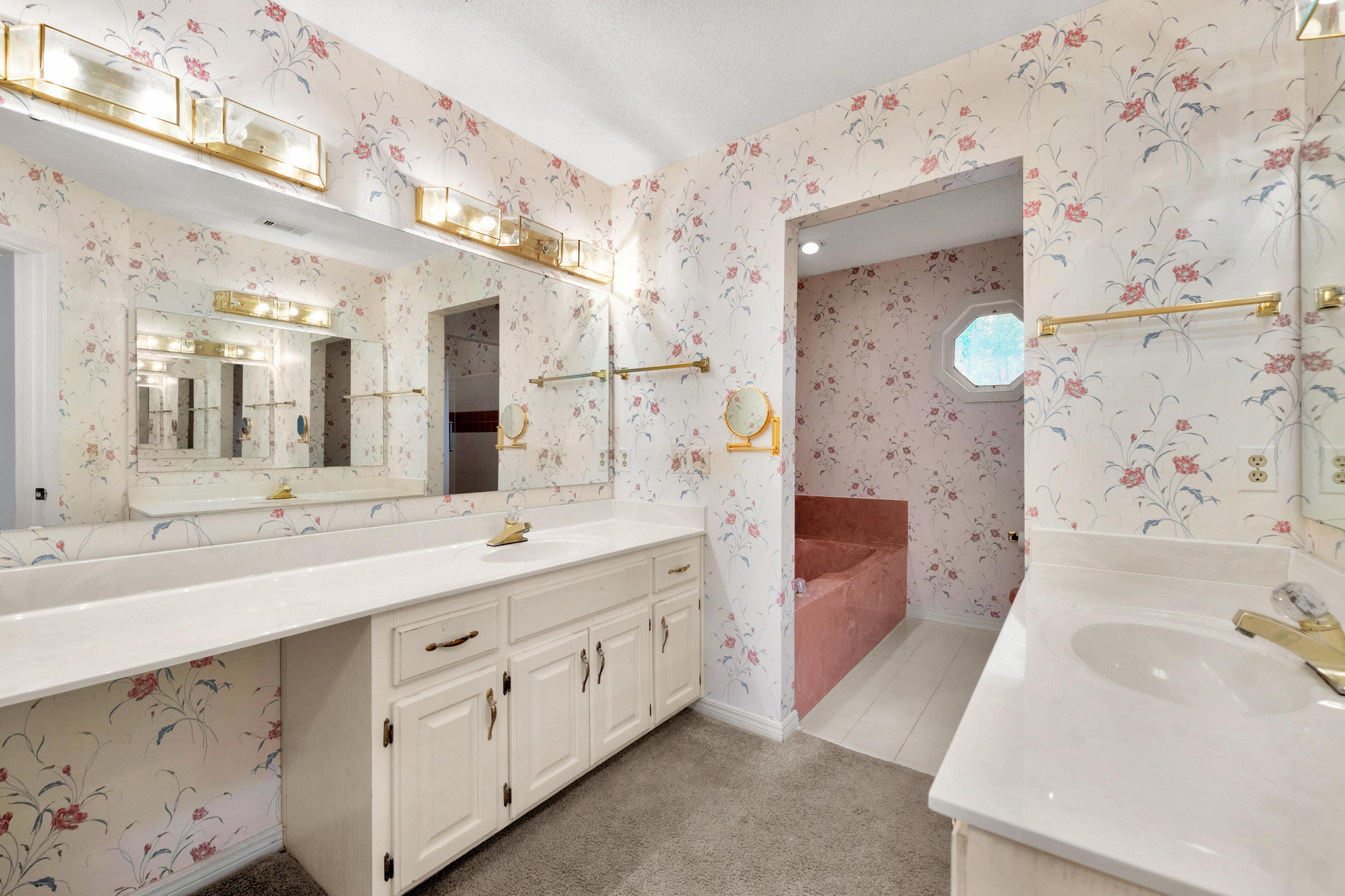 LAKE LORRAINE ESTATES - Residential