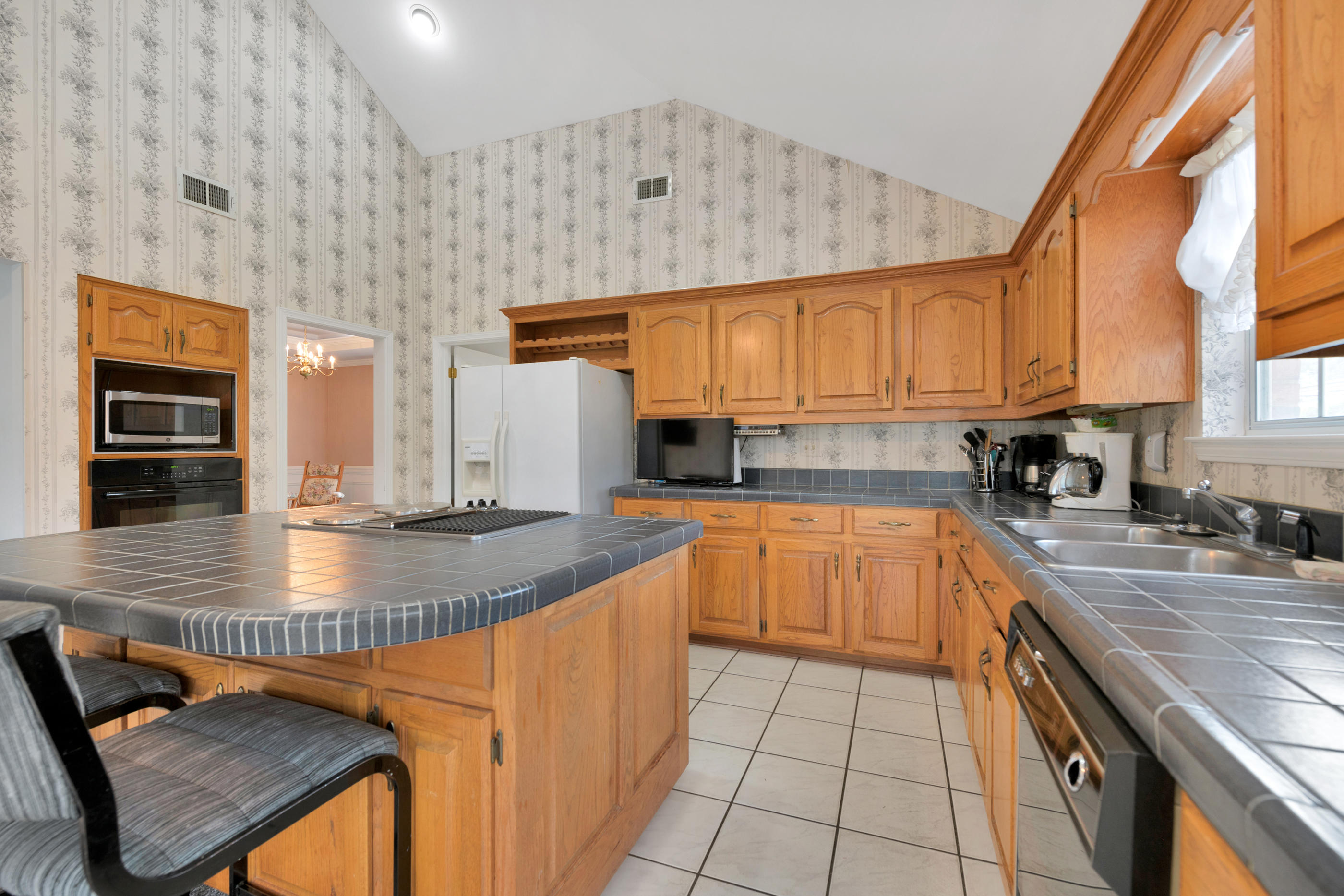 LAKE LORRAINE ESTATES - Residential