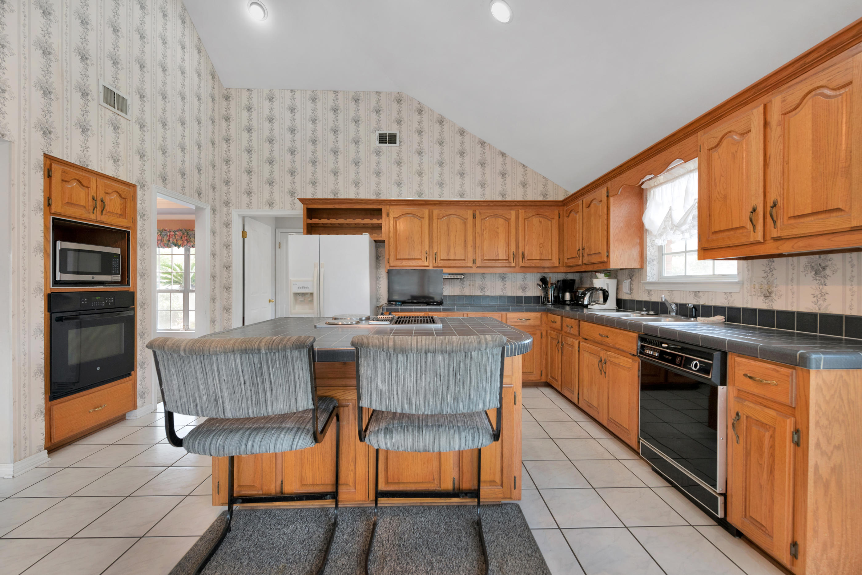 LAKE LORRAINE ESTATES - Residential
