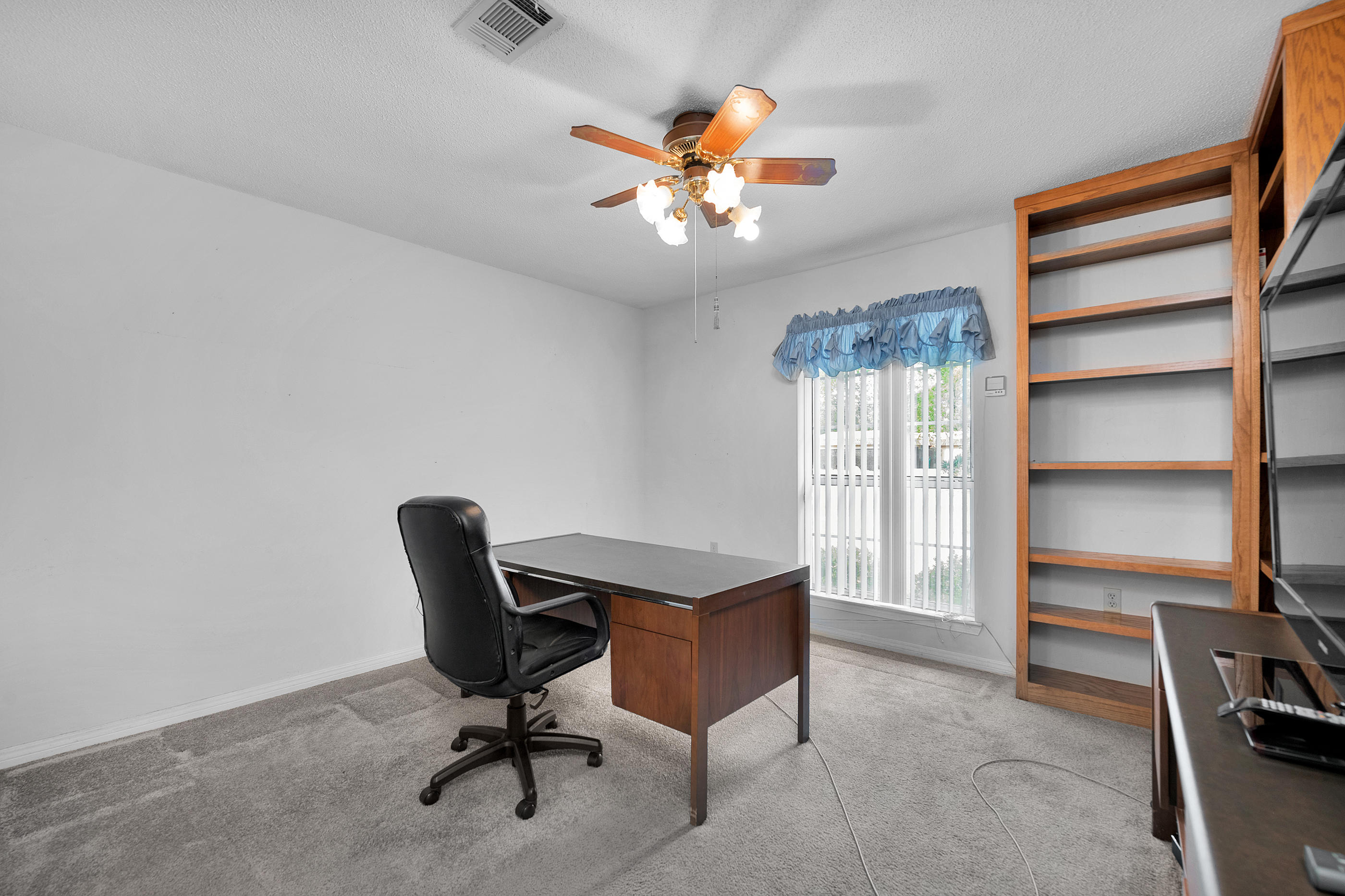 LAKE LORRAINE ESTATES - Residential