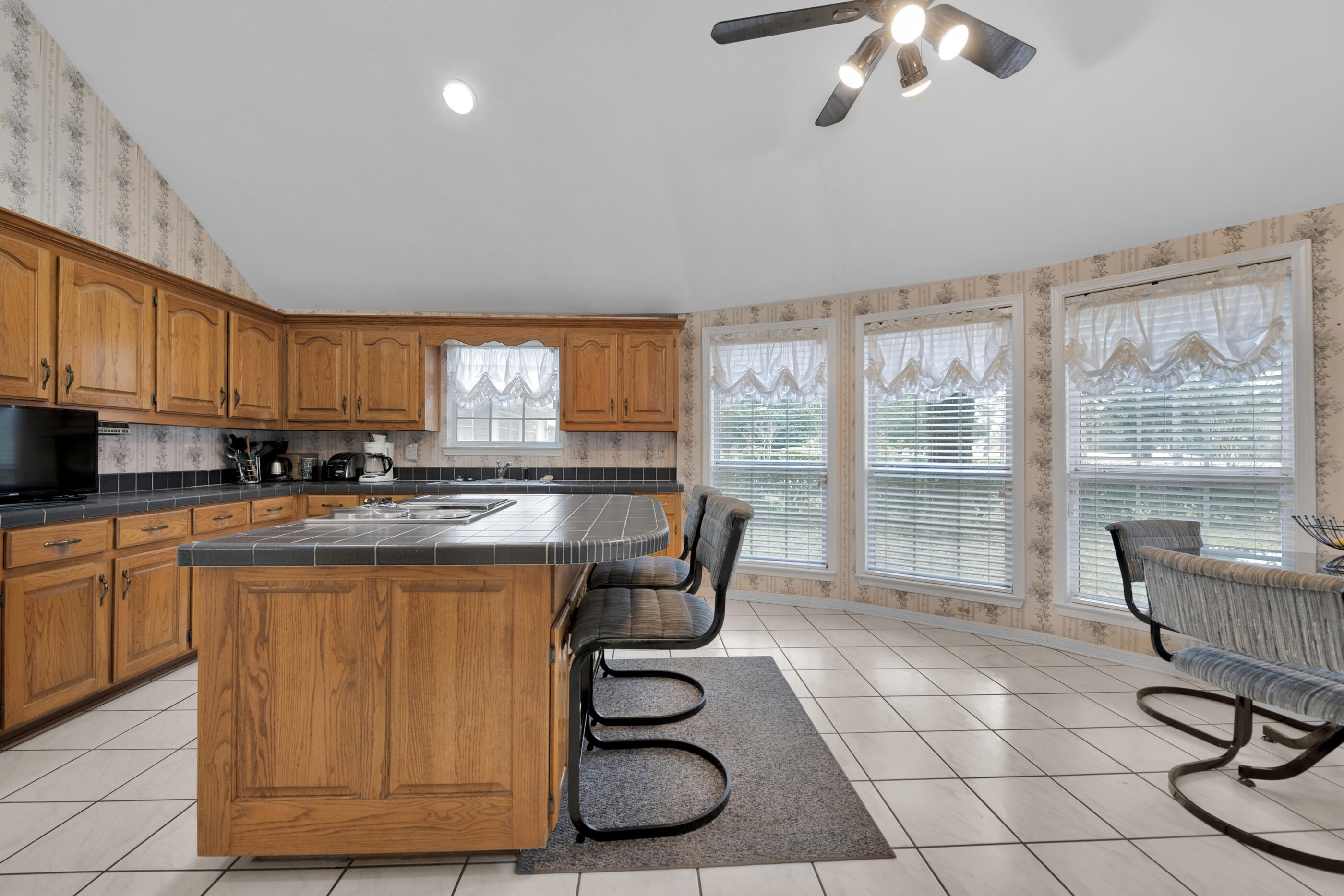 LAKE LORRAINE ESTATES - Residential