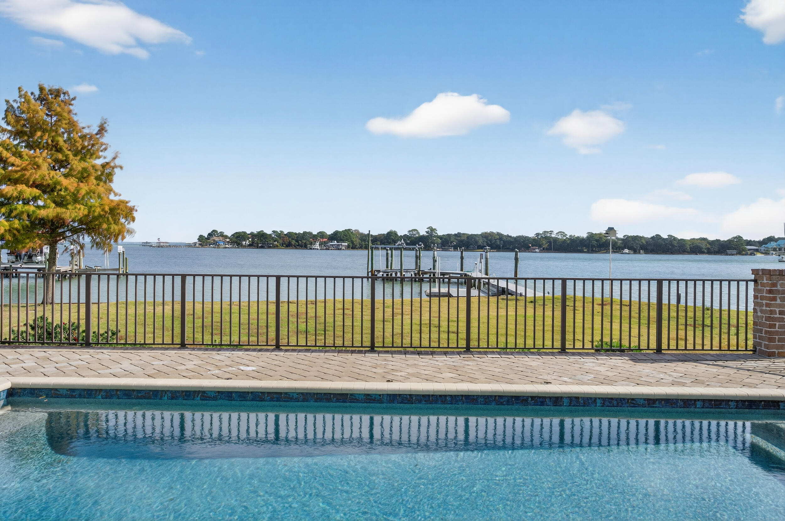 PEACOCKS POINT REPLAT - Residential