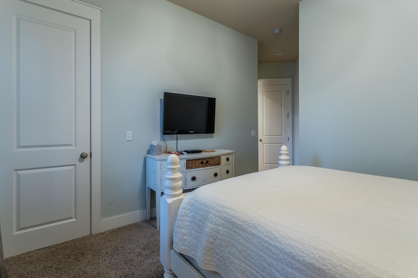 TREETOP VILLAGE - Residential Lease