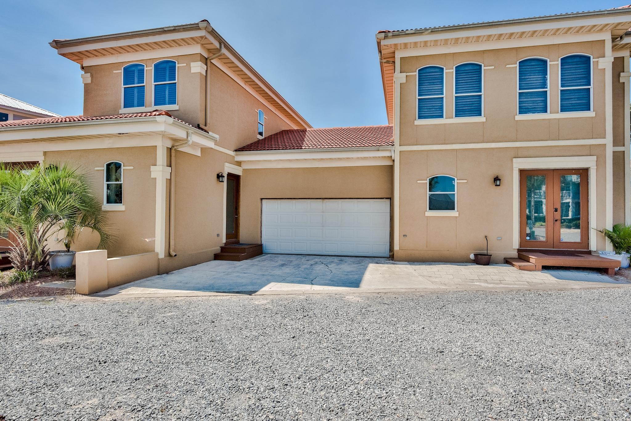 EMERALD WATERS VILLAGE - Residential