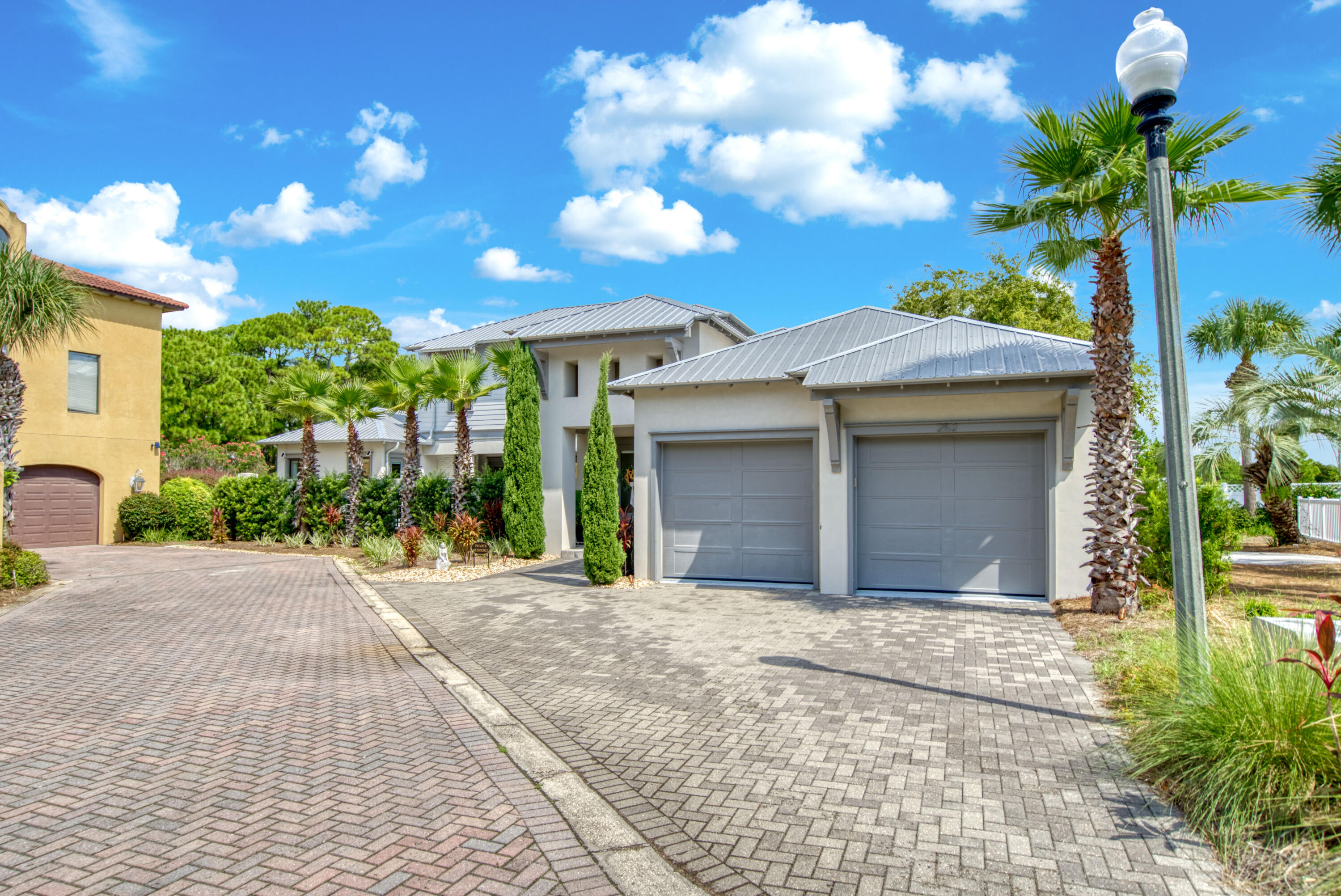EMERALD WATERS VILLAGE - Residential