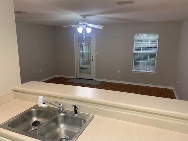 OAK PARK TOWNHOMES - Residential Lease