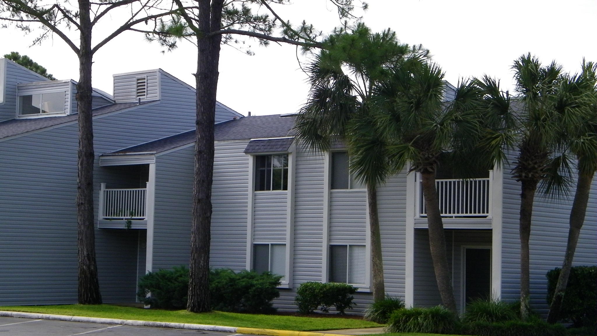 This beautiful remodeled unit has views of the bay from the balcony. It also boasts tile through out - No carpet. The kitchen has been updated with a tile backsplash, countertops, cabinets, stove and fridge. Pets are not negotiable.