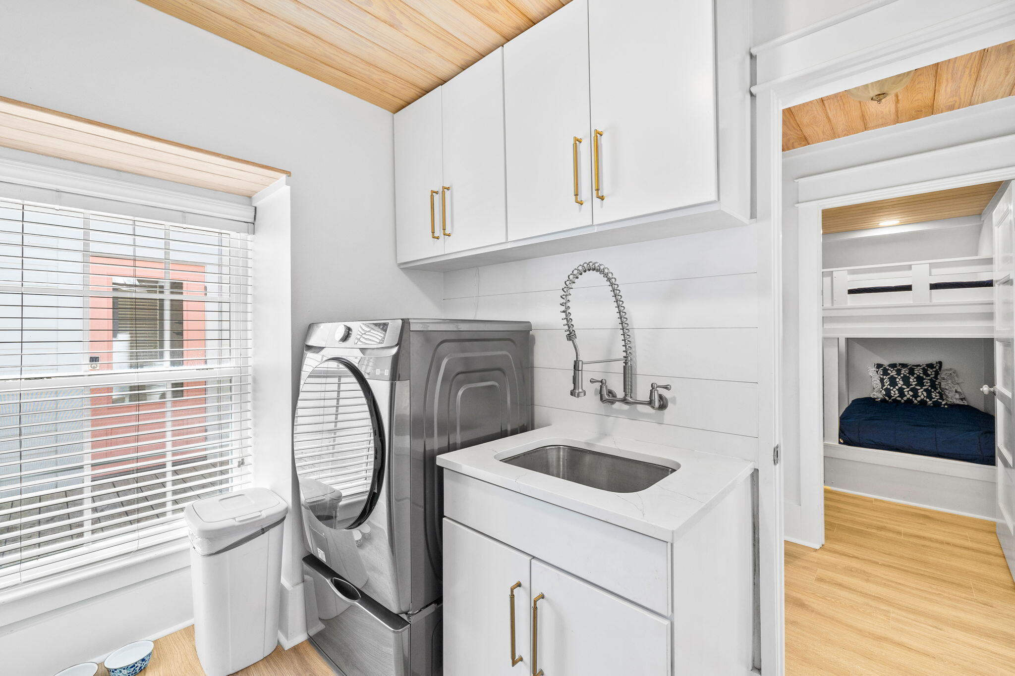 SEAGROVE SHORES 4TH ADD - Residential