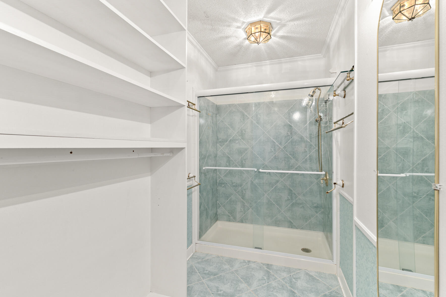 COUNTRY CLUB ESTATES - Residential