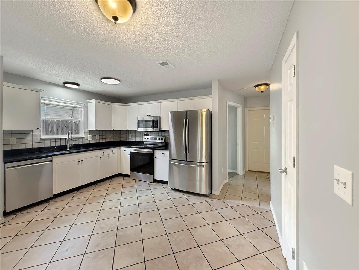 SOUTHWAY ESTATES - Residential Lease
