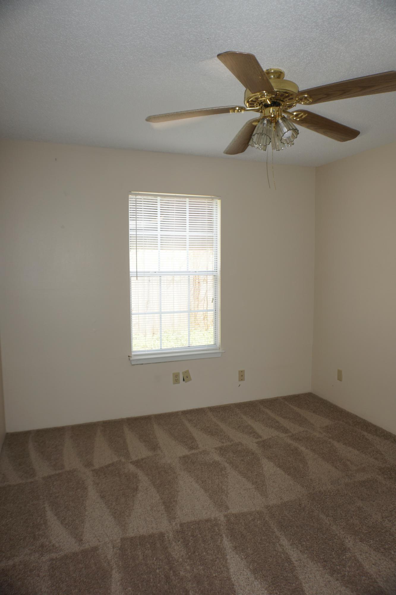 WOODLAND PARK ESTATES - Residential Lease