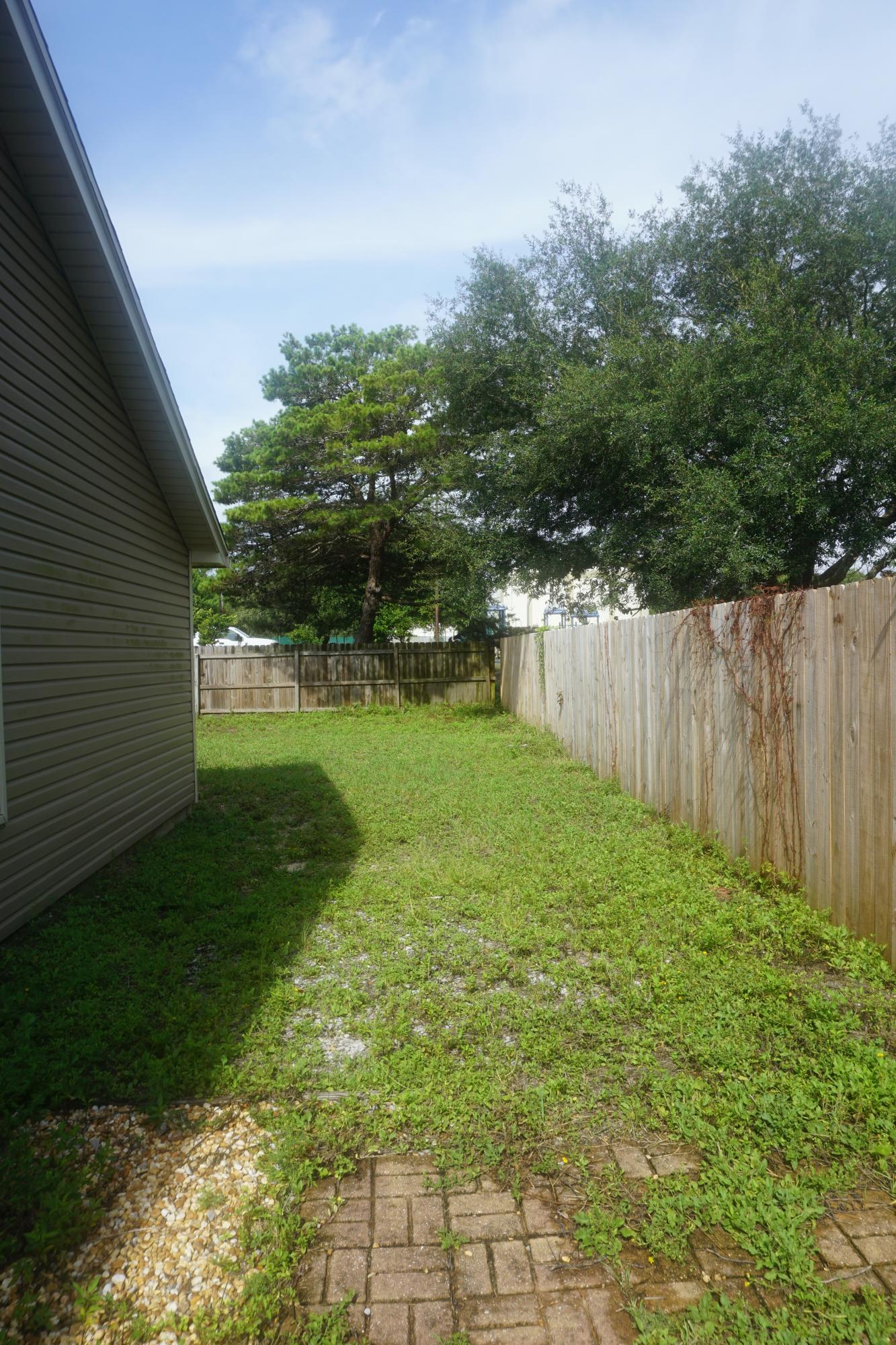 WOODLAND PARK ESTATES - Residential Lease