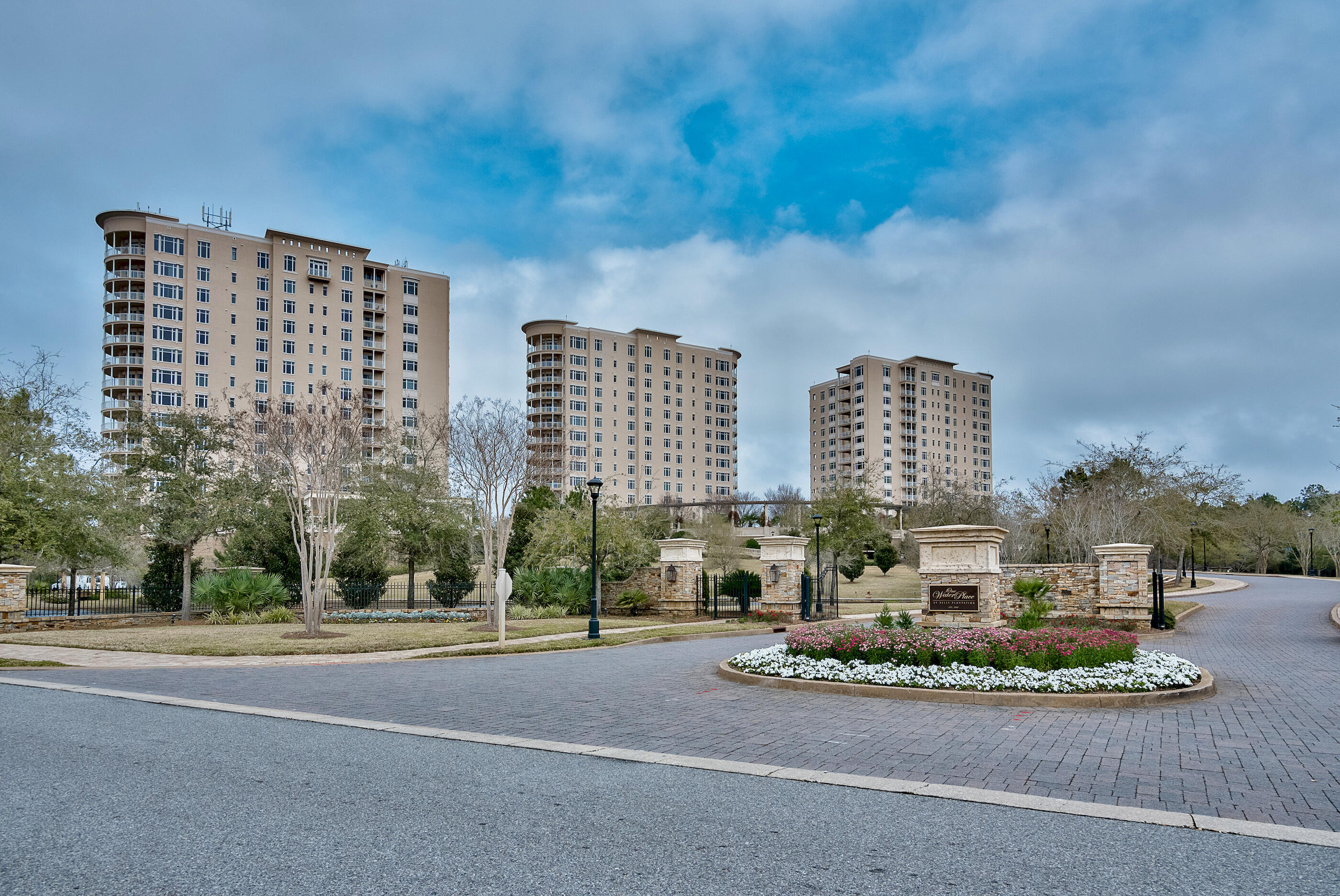 ONE WATER PLACE - Residential