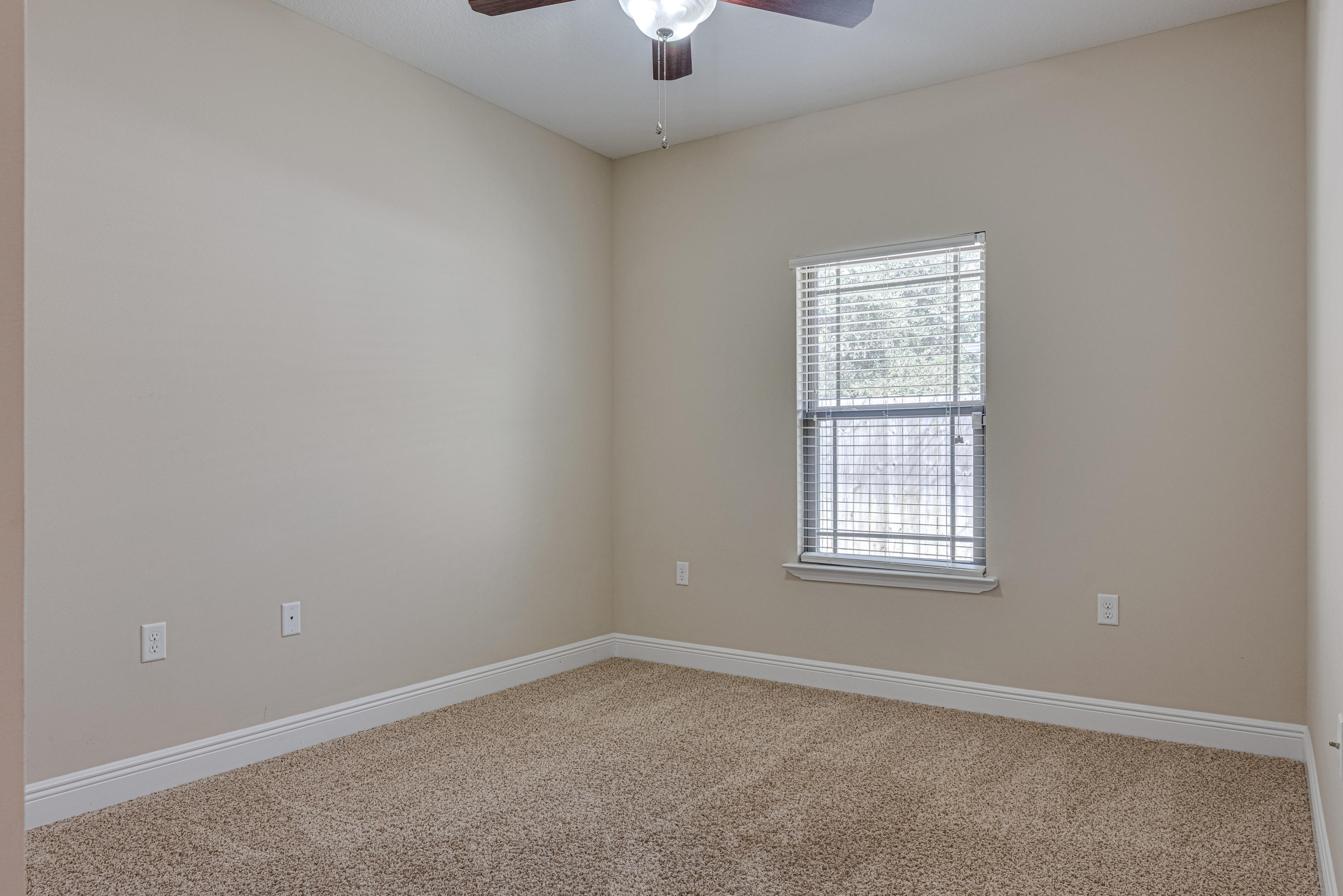 METES & BOUNDS - Residential Lease