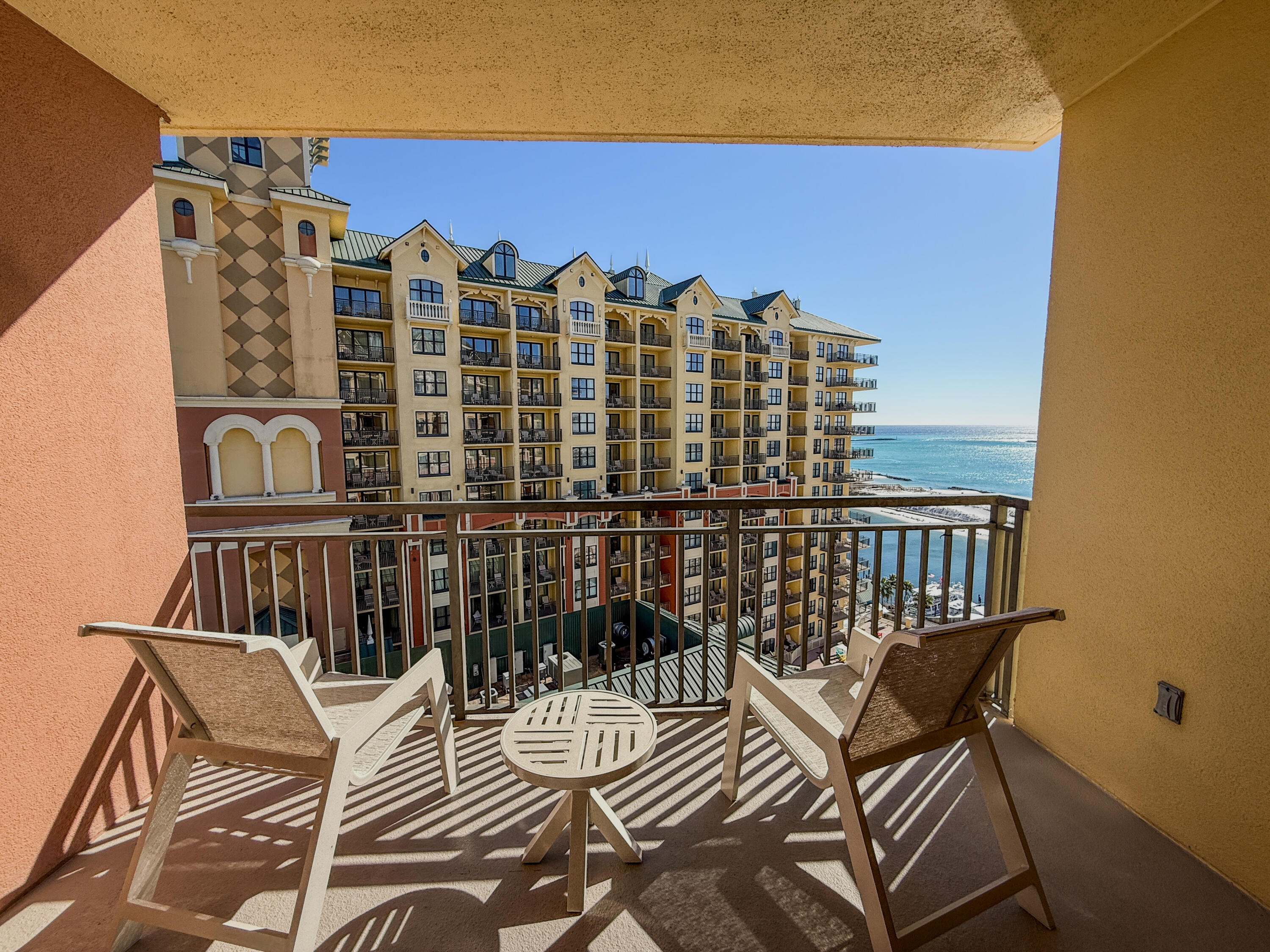 EMERALD GRANDE - Residential