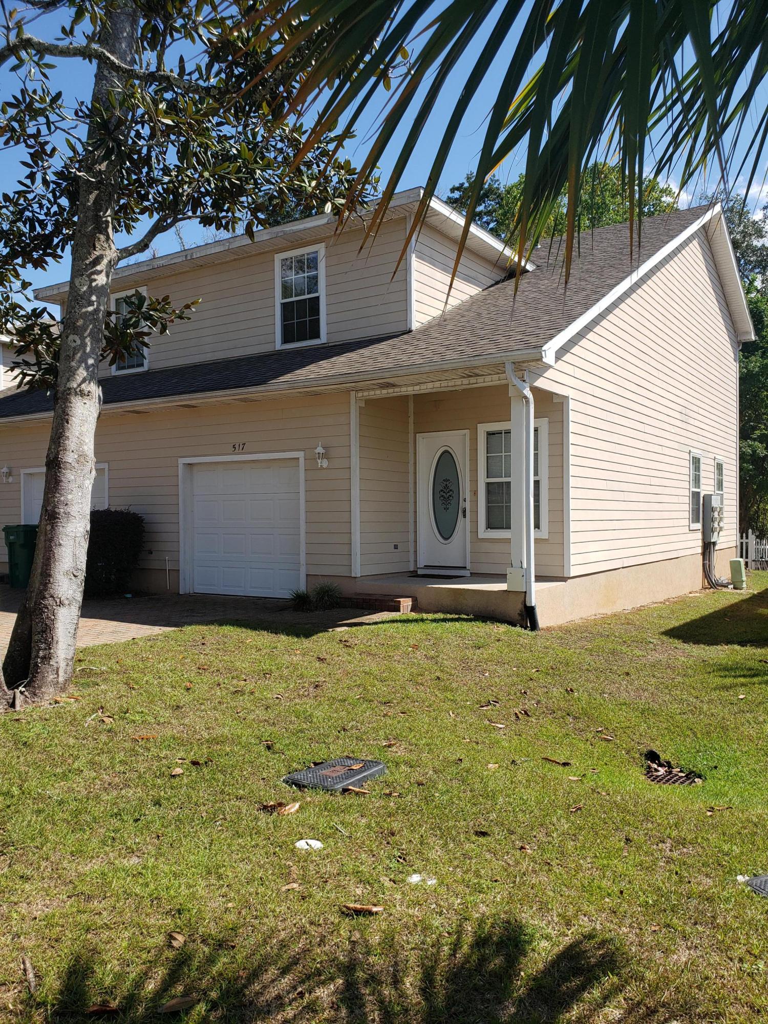 Convenient location in the heart of Niceville. End unit with 3 bedrooms and 2 1/2 baths. Nice space with all bedrooms upstairs. NO pets. No smoking. All applicants 18 years or older must fill out an application at www.nicevillerentals.com