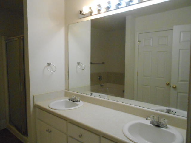 CREETWOOD PLACE - Residential Lease
