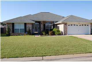 SPACIOUS ALL BRICK HOME WITH SPLIT BEDROOM PLAN. LARGE GREAT ROOM WITH VAULTED CEILINGS. SEPARATE DINING ROOM.
KITCHEN HAS PANTRY & BREAKFAST BAR & BREAKFAST NOOK. CARPET IN BEDROOMS. MARBLE TILE IN THE REST OF THE HOME. MASTER BEDROOM SUITE IS ON ONE SIDE OF THE HOME WHILE THE OTHERS ARE ON THE OPPOSITE SIDE OF THE HOUSE. UTILITY AREA IS IN THE HOUSE. 2 CAR GARAGE. STORAGE BLDG IN BACK YARD.