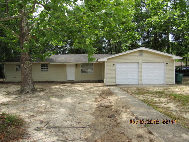Spacious home on a large corner lot within walking distance to Twin Hills Park, Northwest Florida College and recreational activities.
The home features a 2 car garage. Owner has installed new carpet and fresh paint.
Seller has never occupied the home.