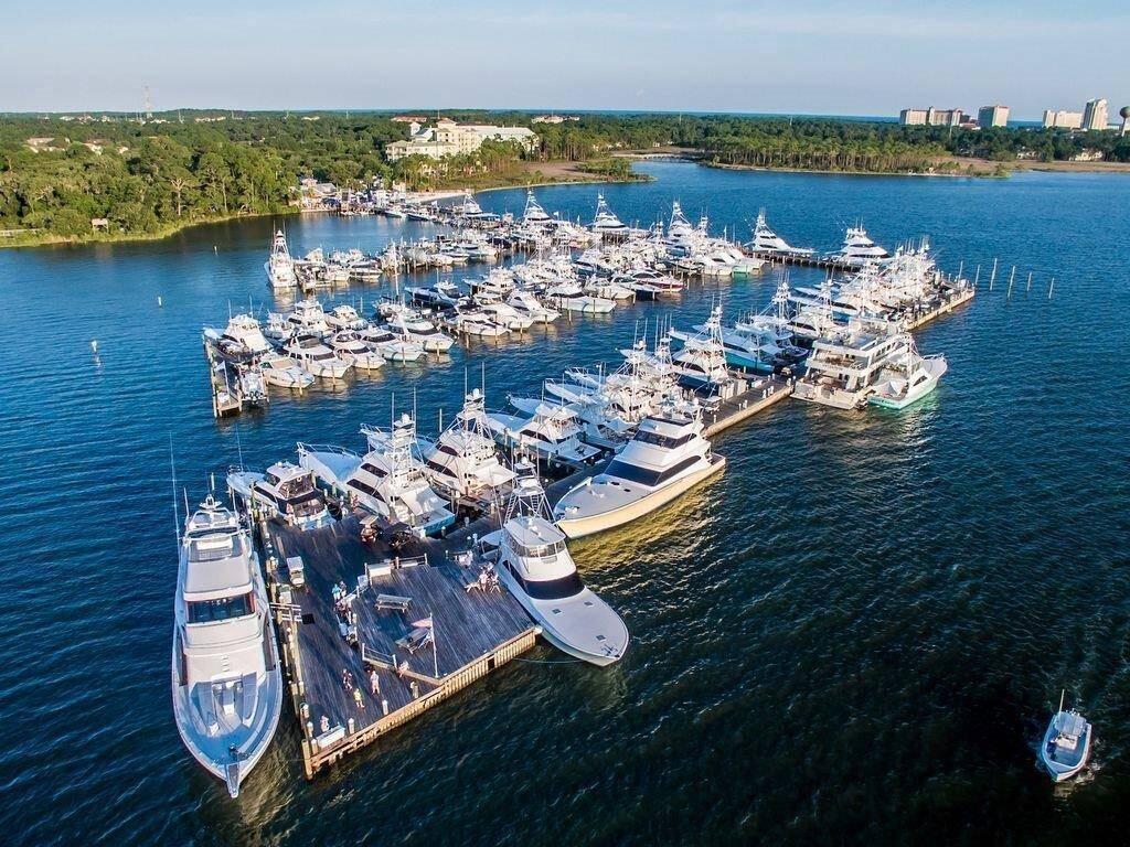 PLAYERS CLUB ON THE BAY THE - Residential