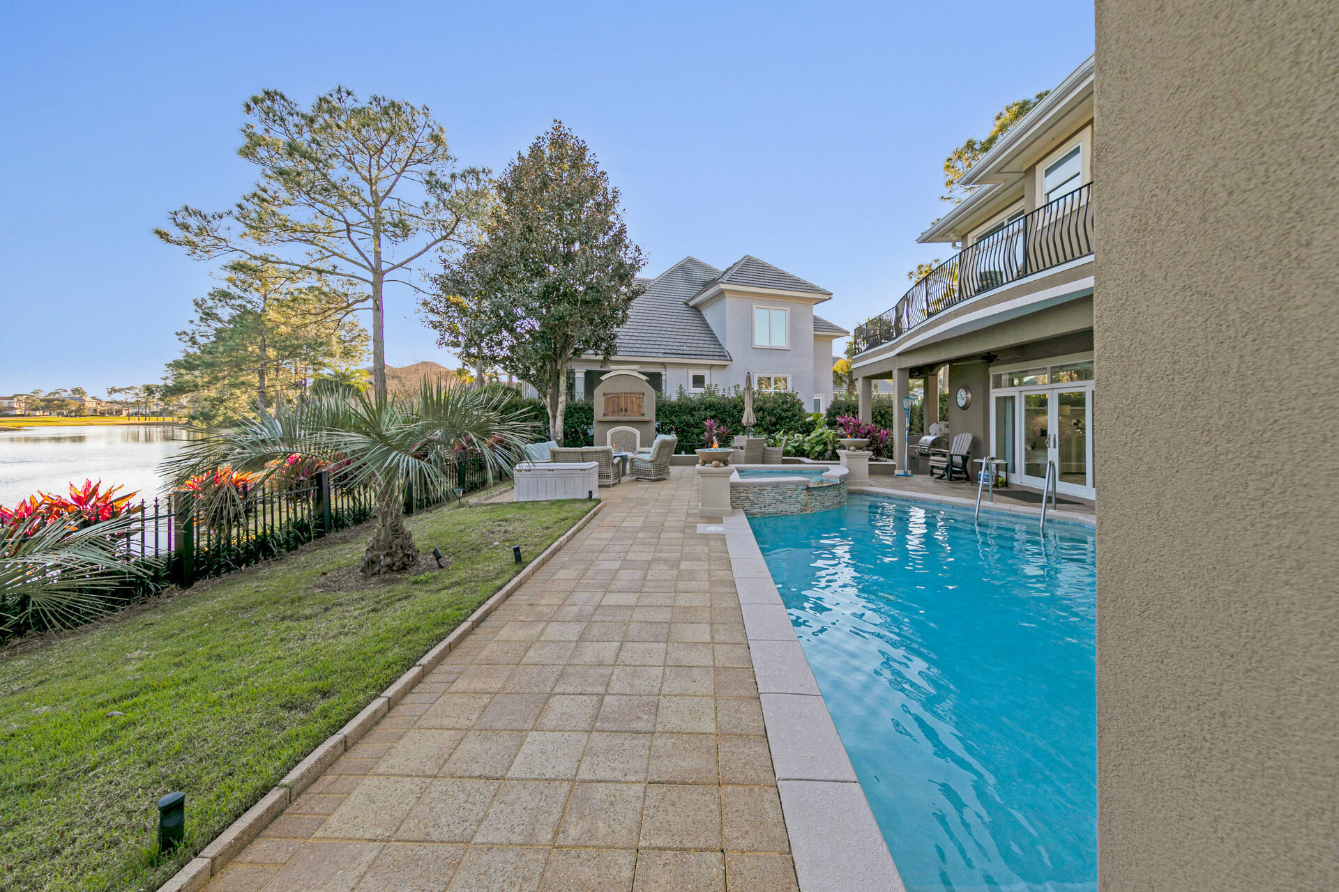 BURNT PINE - Residential