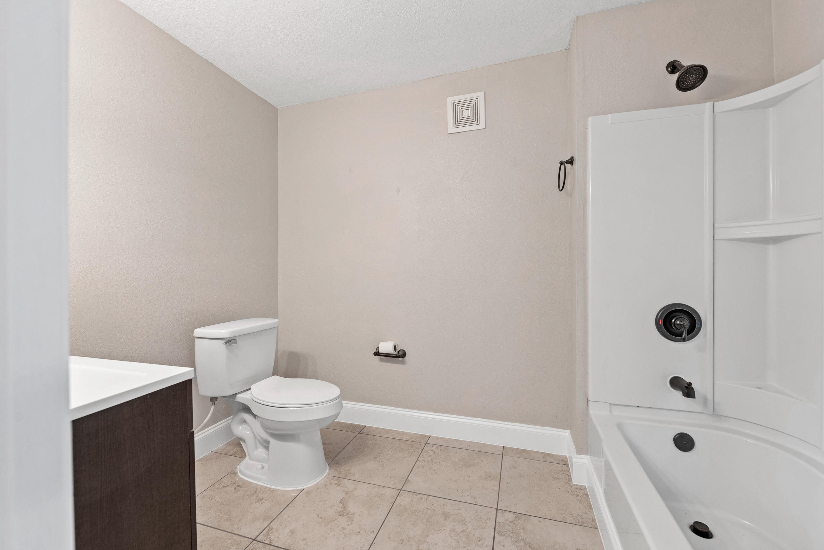 Chateau Pres De La Mer - Residential Lease