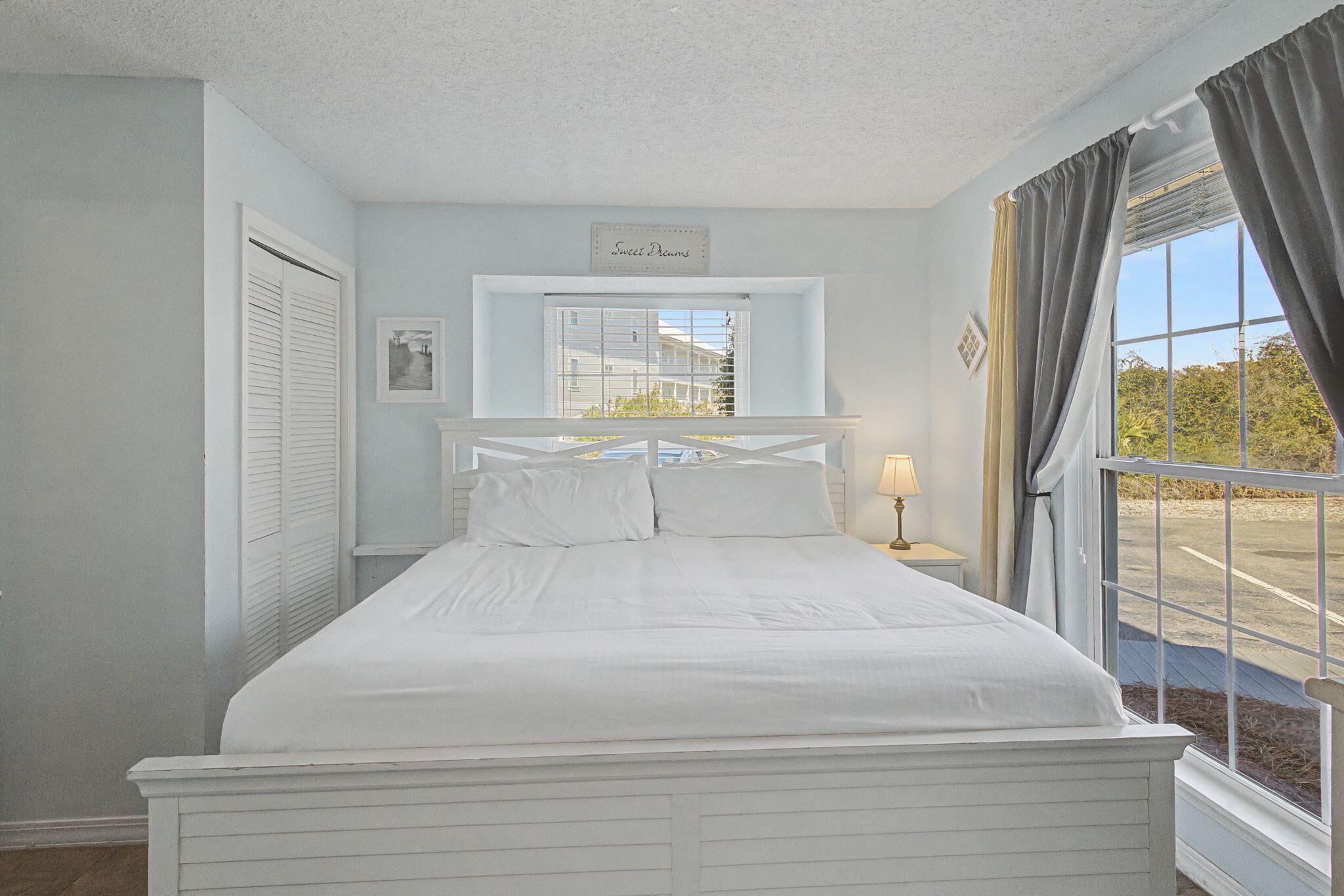 SUMMER BREEZE CONDO - Residential