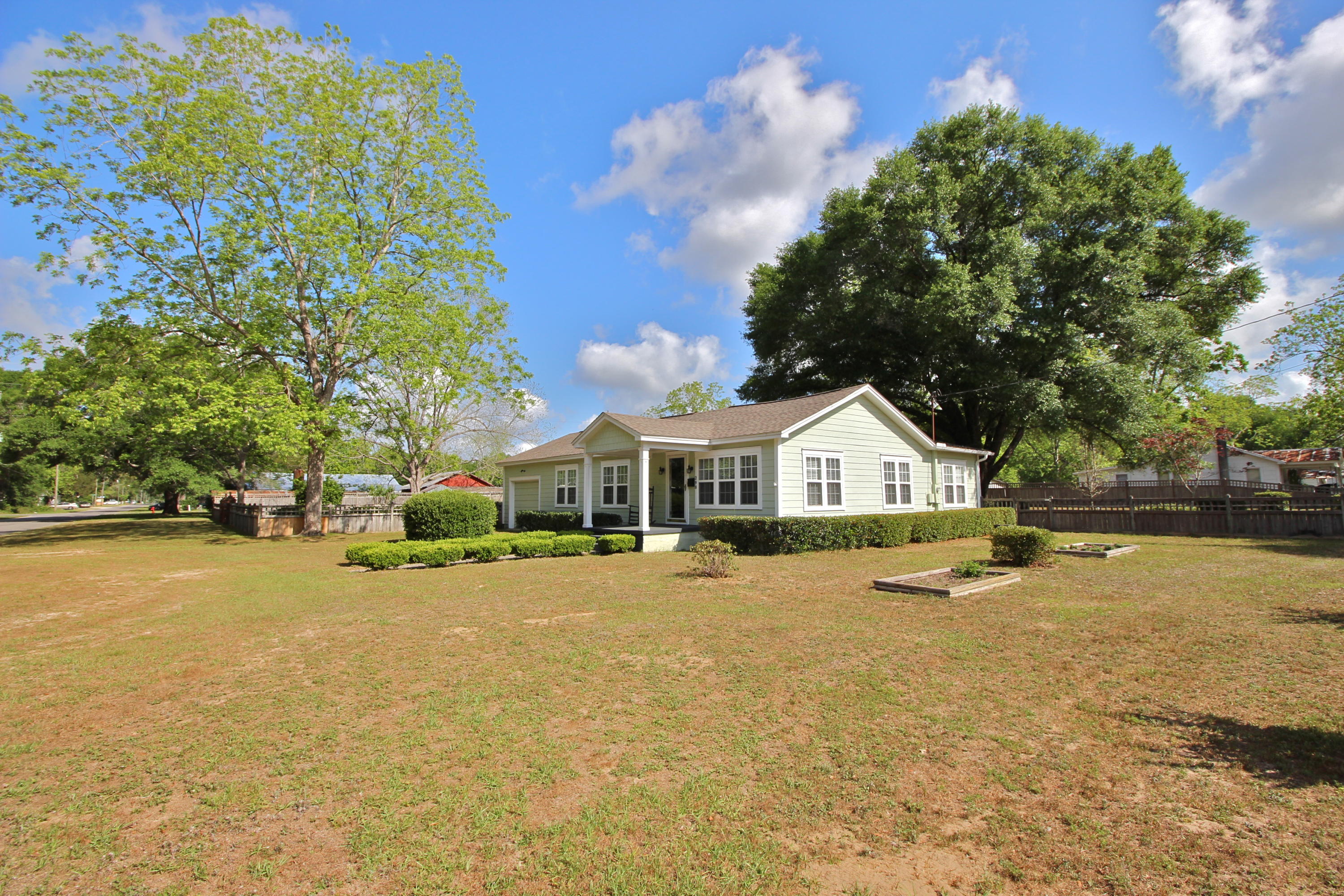 TOWN OF DEFUNIAK SPRINGS - Residential